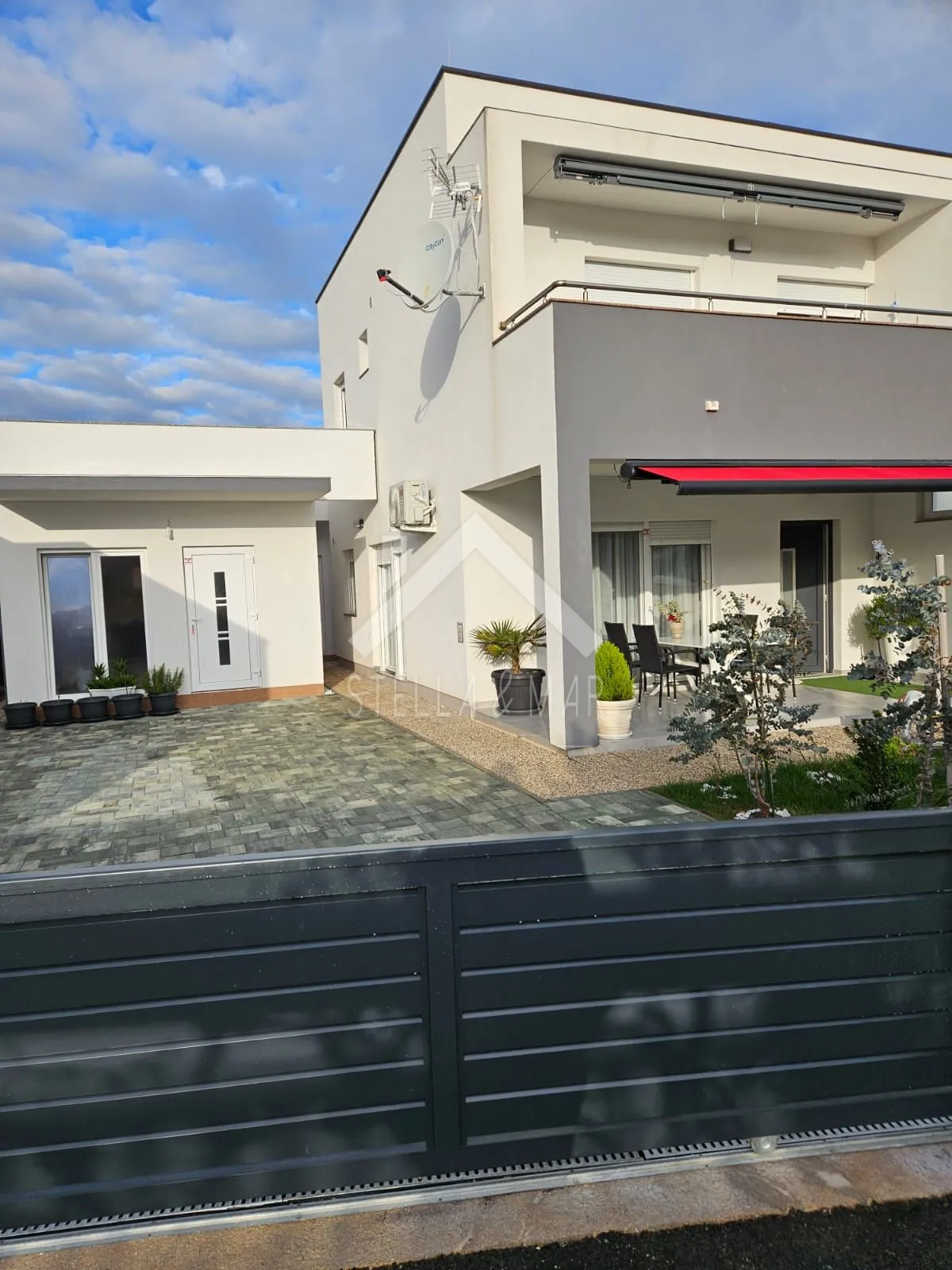 prizemlje kuće sa dva apartmana - vir - slika 14