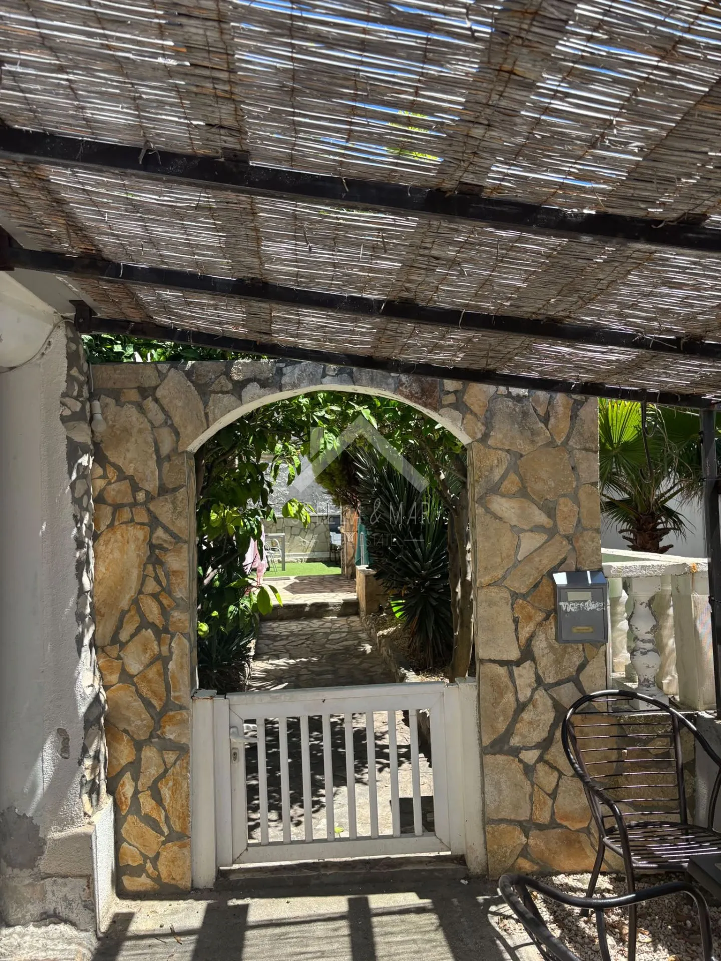 dvosobni apartman sa dvorištem - vir - slika 2