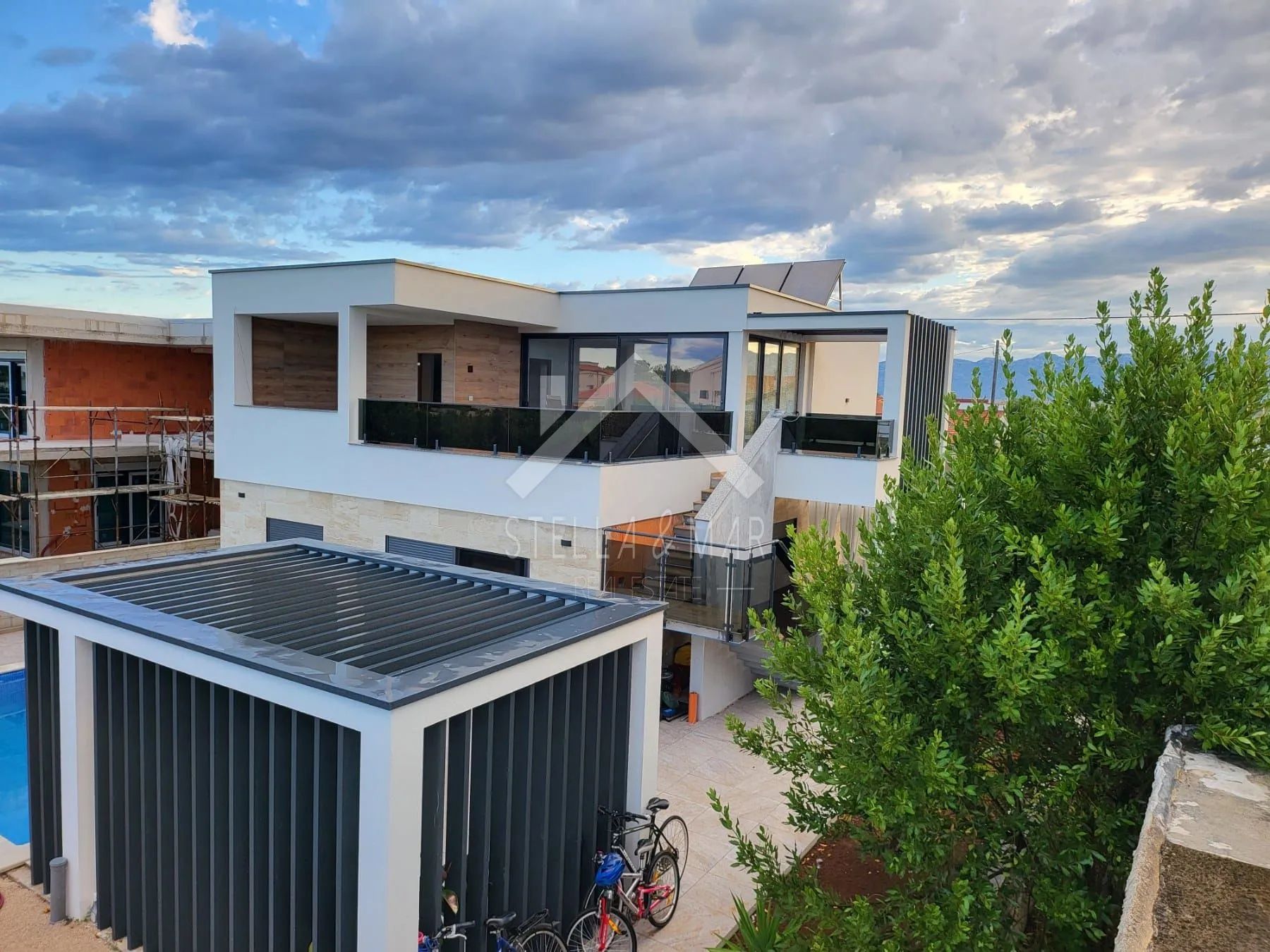 luksuzna villa sa bazenom u centru - vir - slika 9