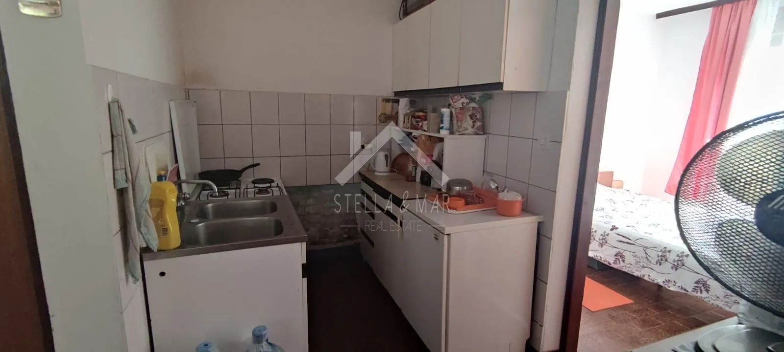 kuća sa tri apartmana drugi red do mora - vir - slika 20