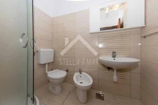 apartmanska kuća, velika okućnica 80m do mora - privlaka - slika 37