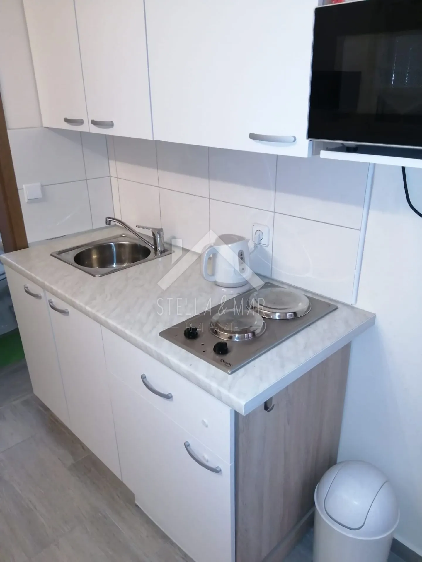 kuća sa 5 apartmana, garaža, podrum - vir, centar - slika 26