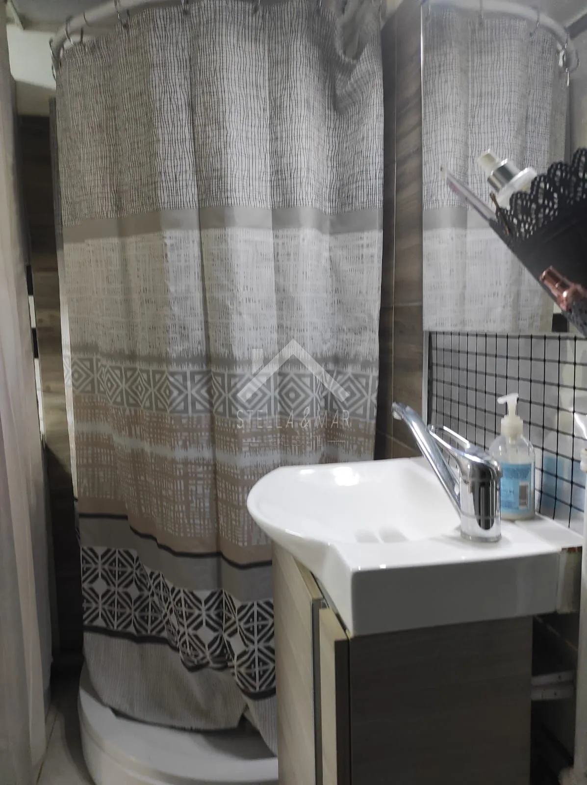 kuća sa 4 apartmana i krovnom terasom - vir - slika 33