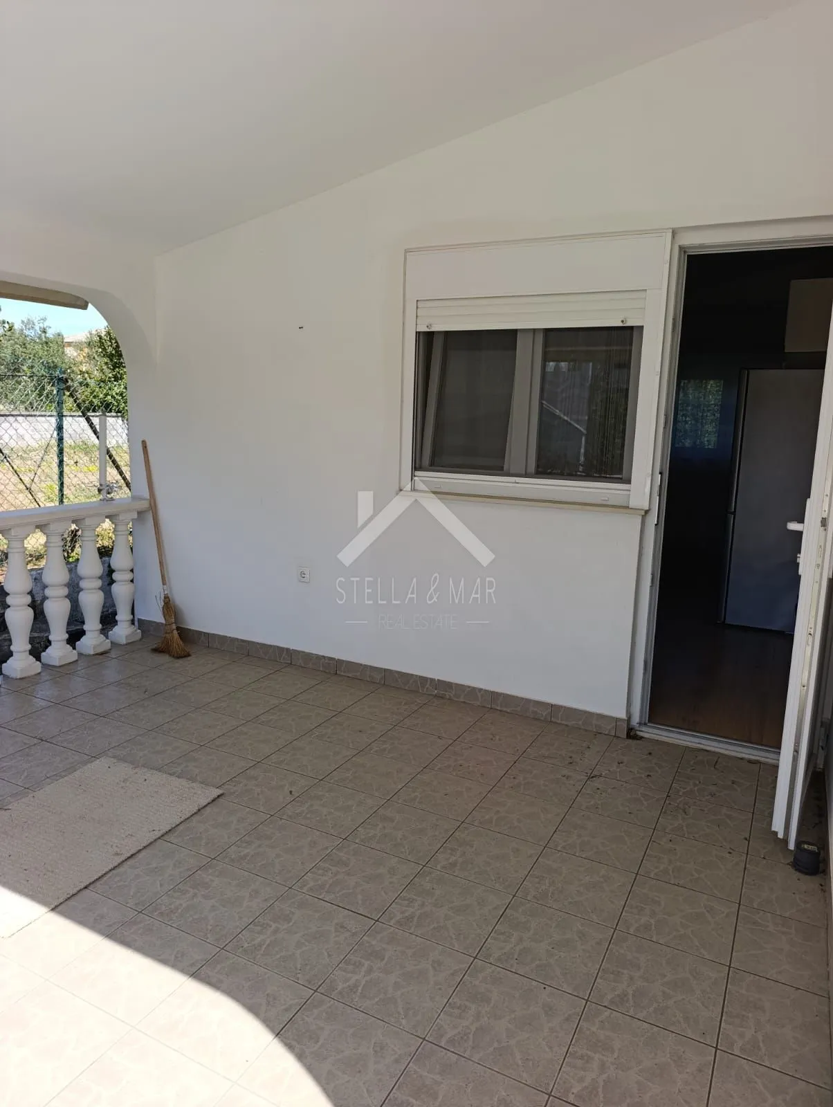 prizemnica + studio apartman i garaža, 50m od mora -vir - slika 11