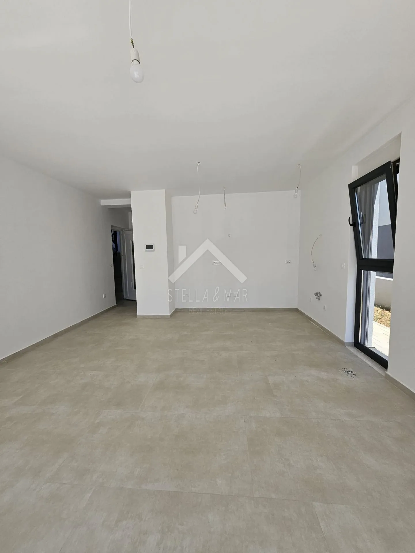 moderna vila sa 2 stana, garažom i bazenom - vir - slika 7