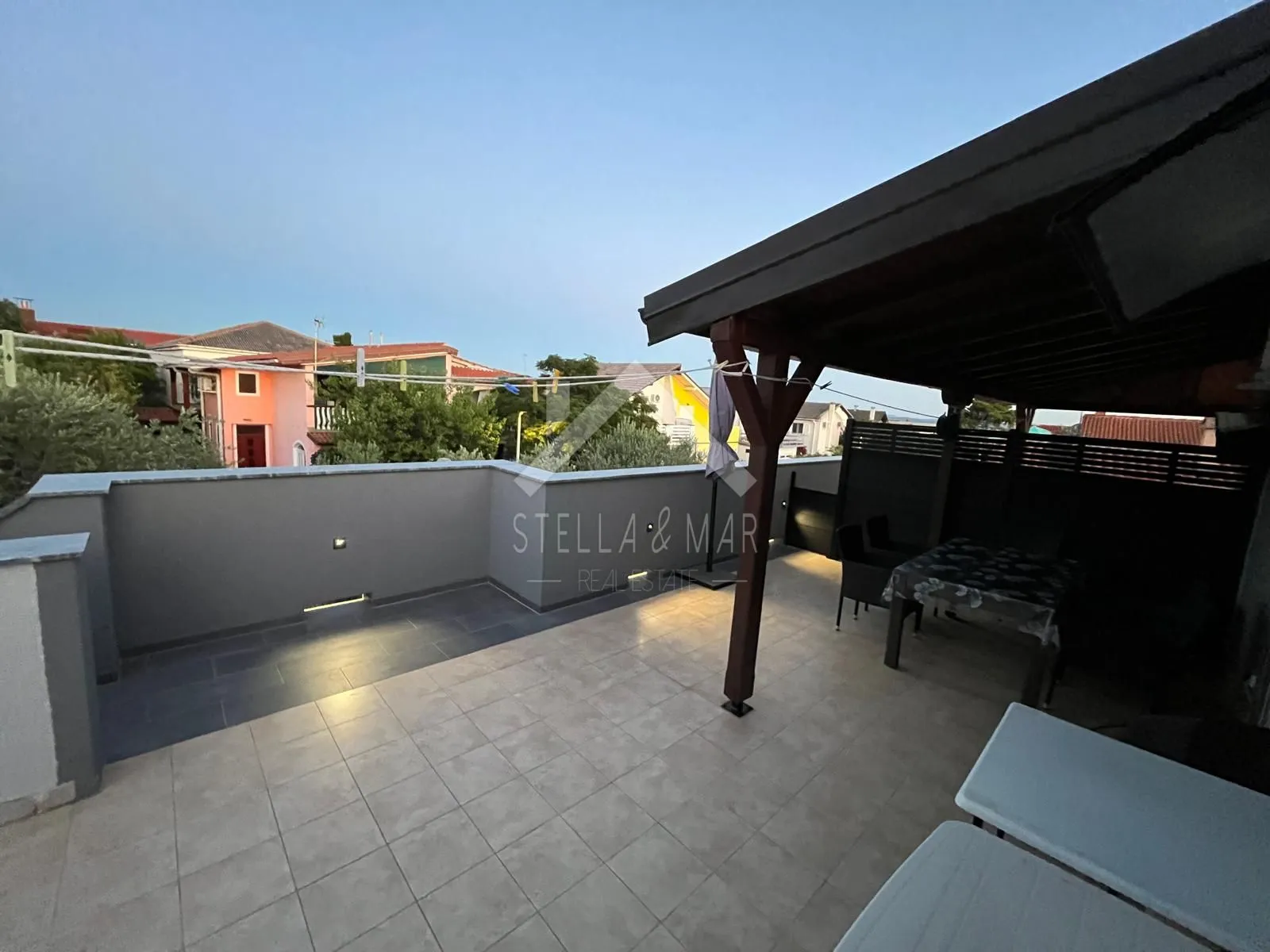 kuća sa 4 apartmana, južna strana - vir - slika 15