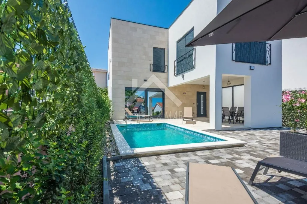 villa sa bazenom, miran predio - vir - slika 3