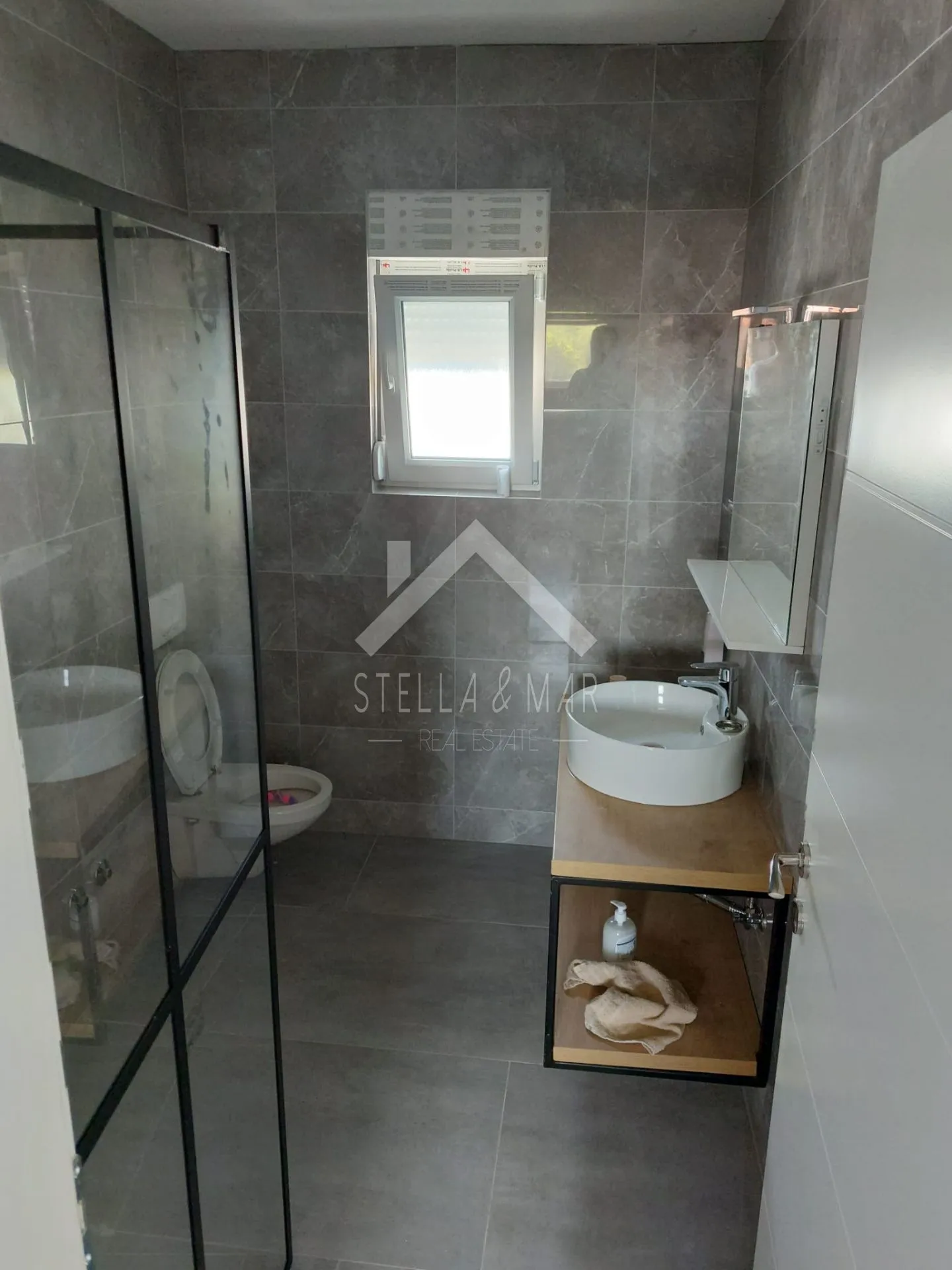vila sa bazenom, velika okućnica - murvica - slika 17