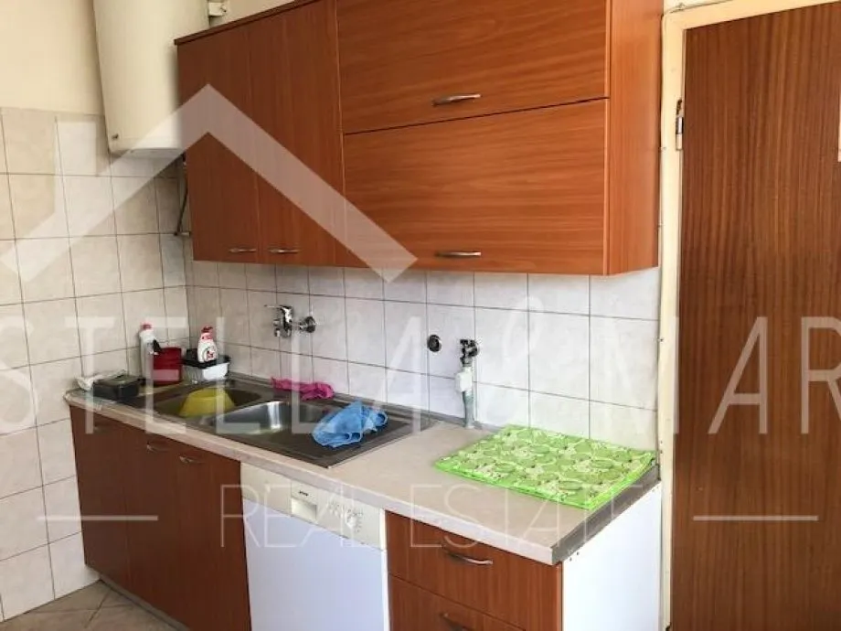 ljubač ; kuća sa tri apartmana ; pogled na more ! - slika 21