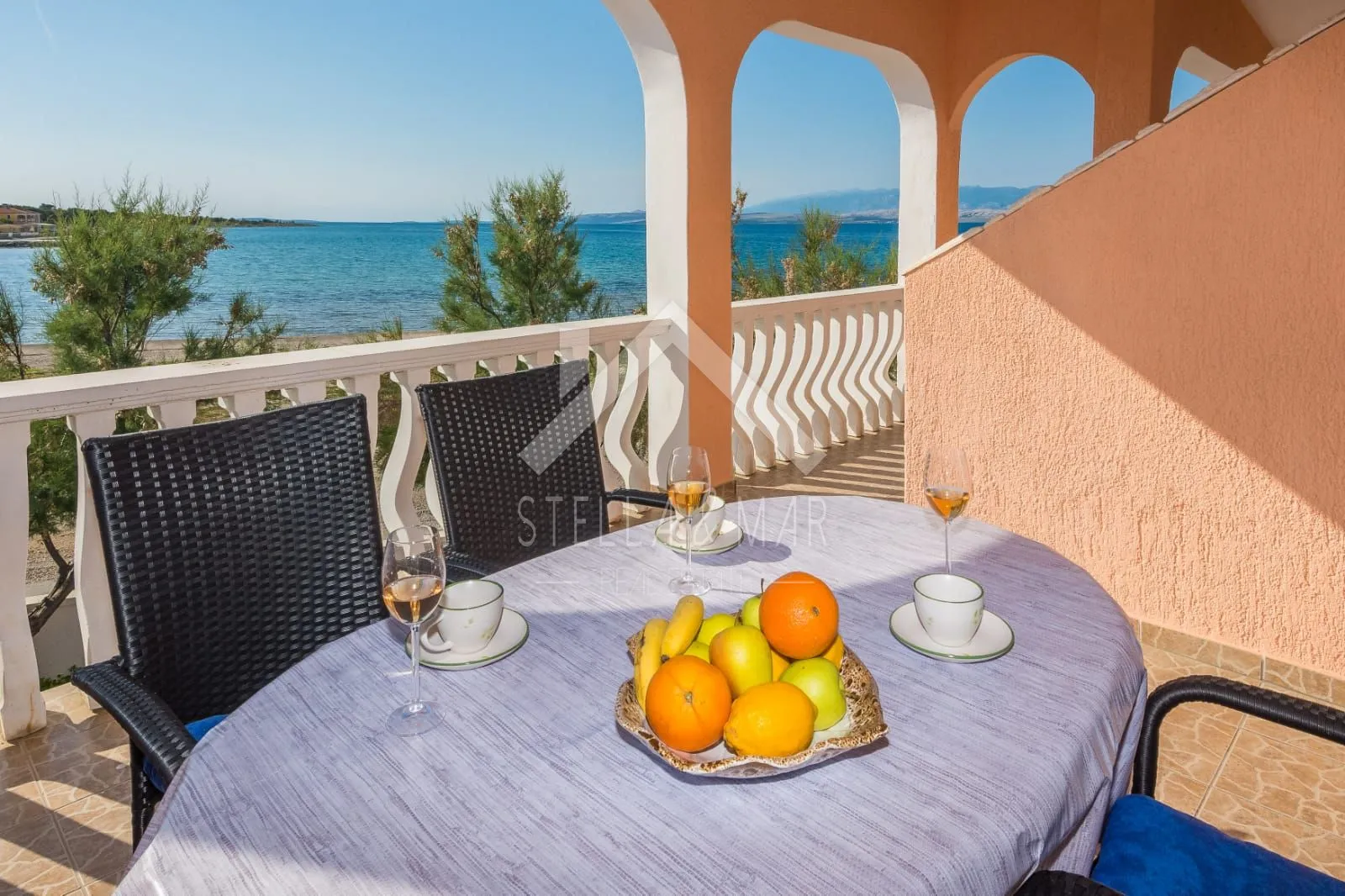 apartmanska kuća prvi red do mora - vir - slika 32