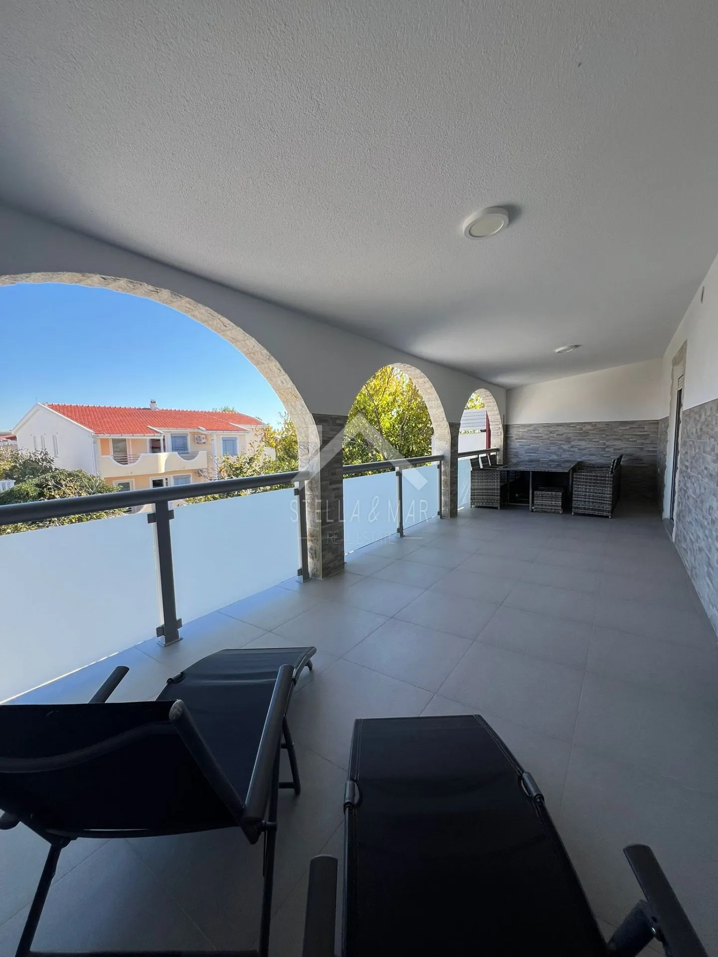 prekrasna kuća sa 3 apartmana - vir - slika 45