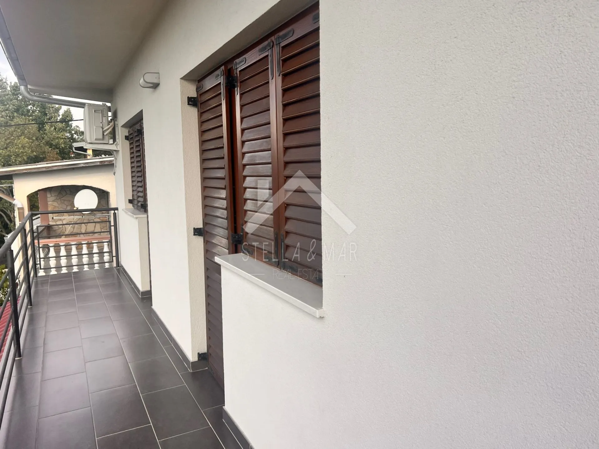 kuća sa 3 apartmana 130m do mora - kruševo - slika 16