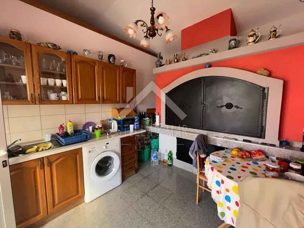 prekrasna kuća sa 4 apartmana i prostranim dvorištem - vir - slika 8