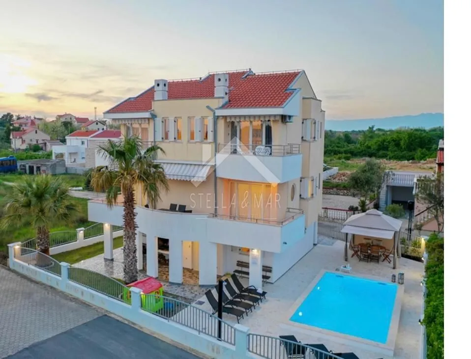 apartmanska kuća, bazen, centar, dvije garaže top ponuda - privlaka - slika 2