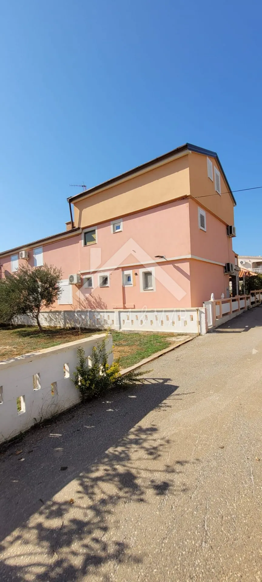 kuća sa 8 apartmana - vir - slika 5