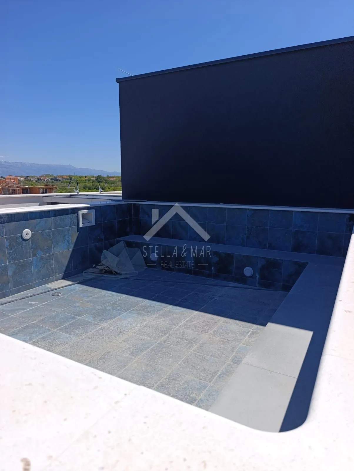 trosobni apartman sa krovnom terasom i bazenom - privlaka - slika 5