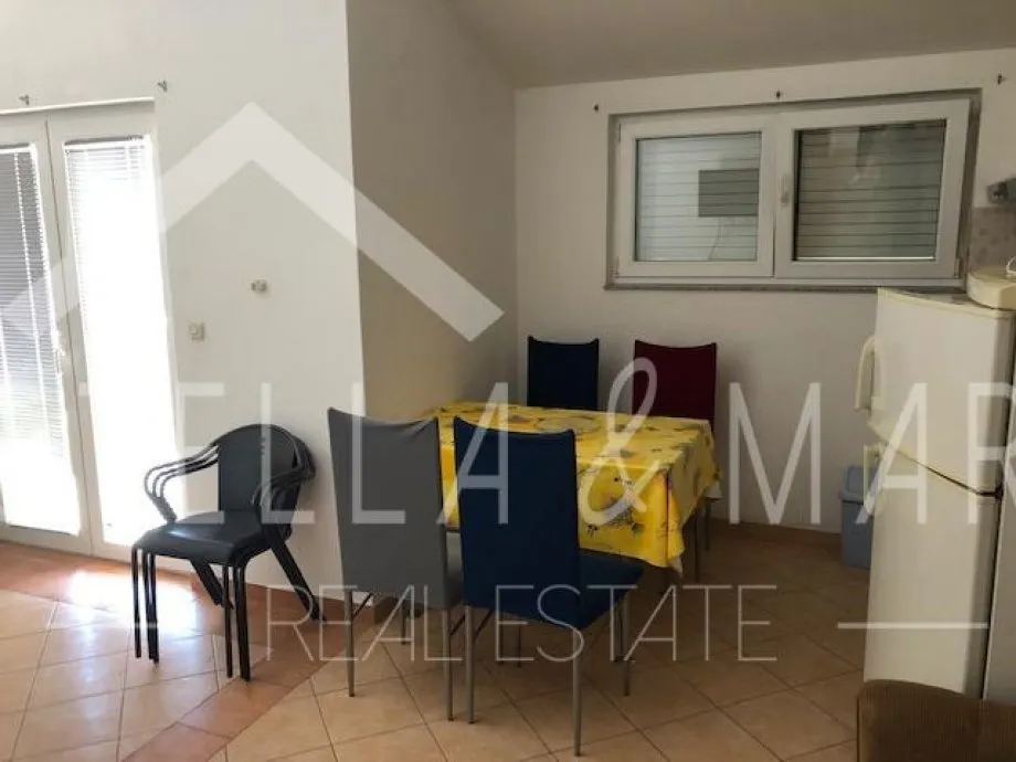 ljubač ; kuća sa tri apartmana ; pogled na more ! - slika 8