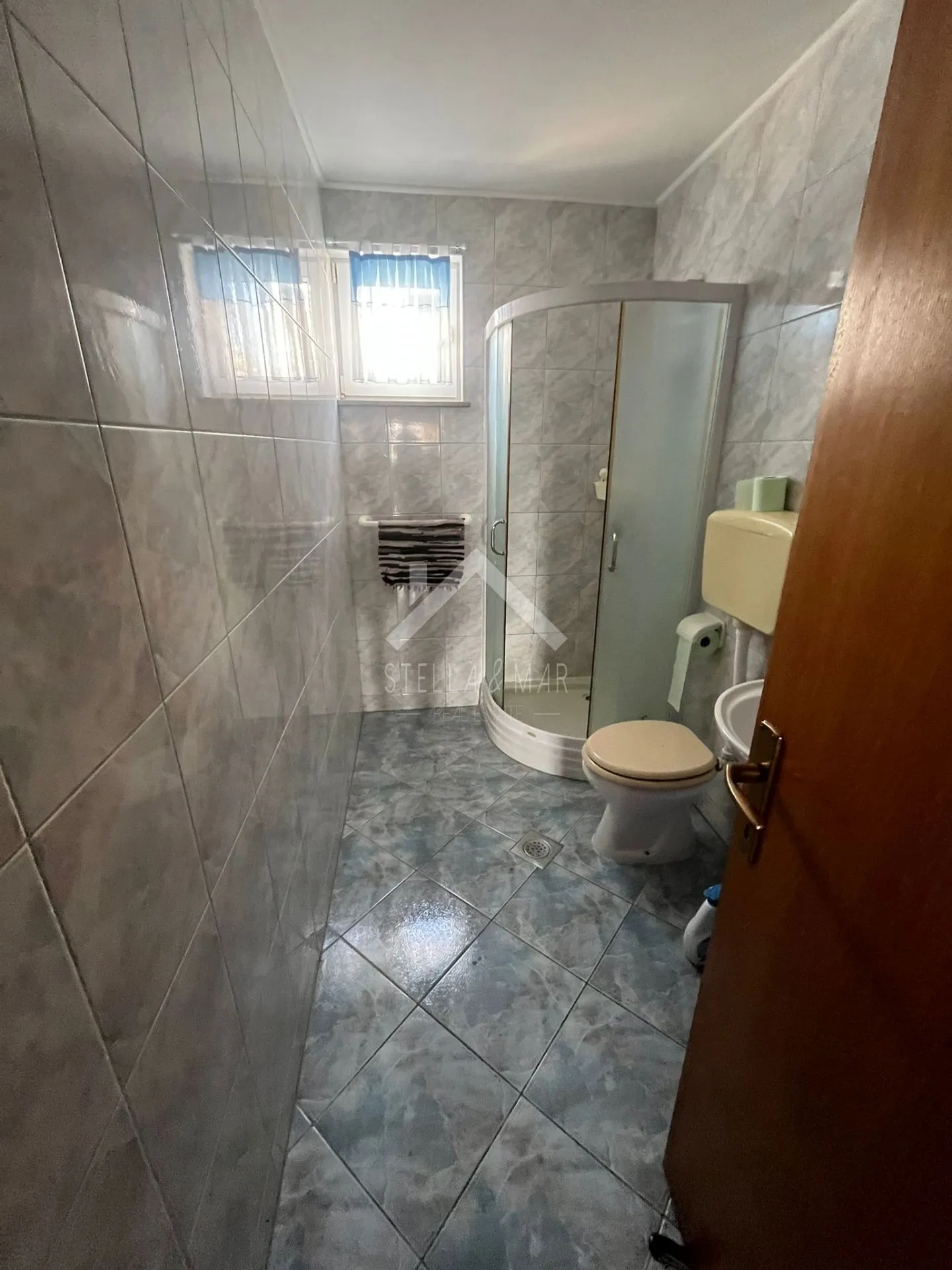 top lokacija! kuća sa 5 apartmana, centar - vir - slika 25