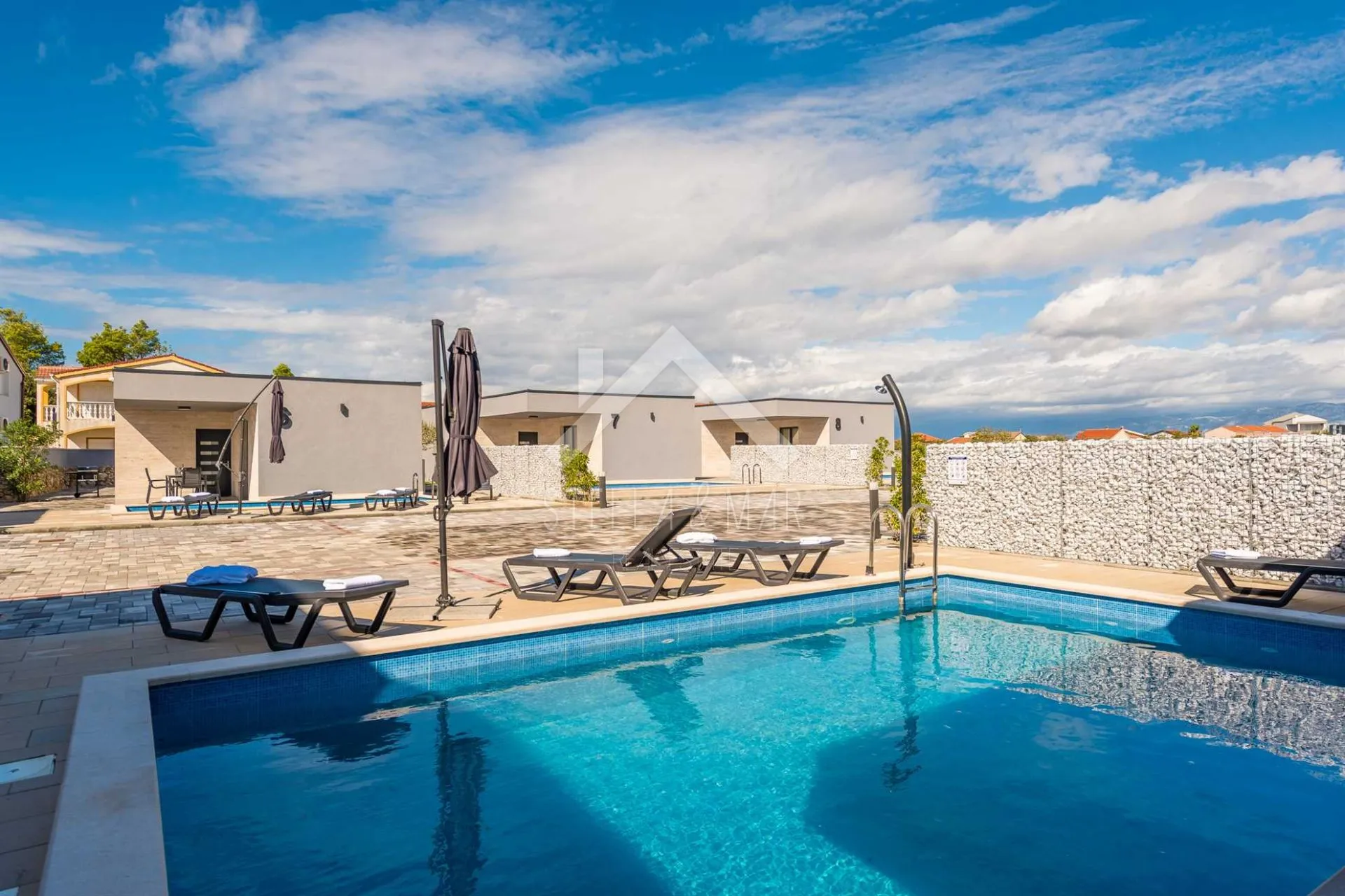 resort sa 8 villa sa bazenima i fitnes centrom - vir - slika 6