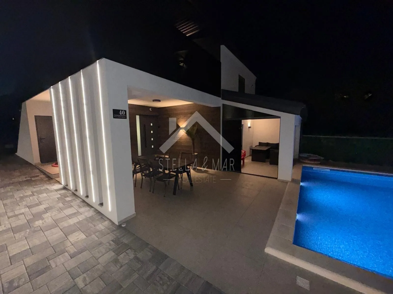 luksuzna villa sa dva apartmana i bazenom, centar - vir - slika 9