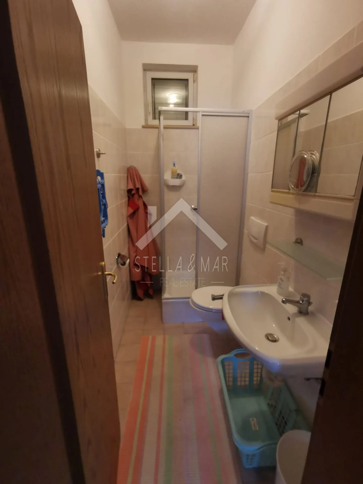 kuća sa 5 apartmana, garaža, podrum - vir, centar - slika 37