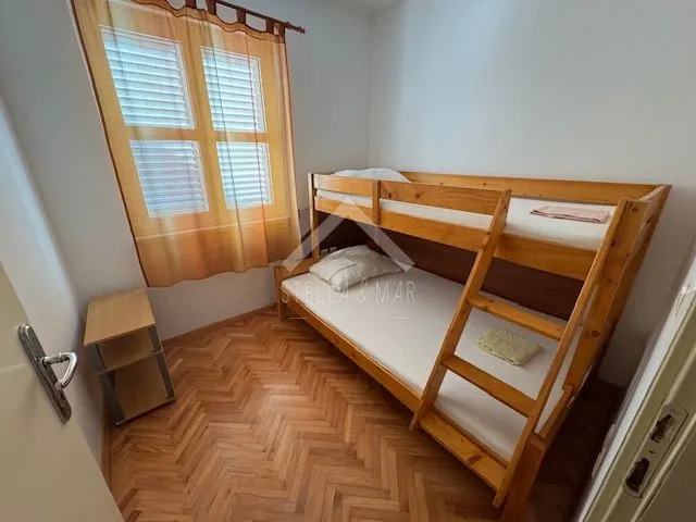 top lokacija ! apartman prvi red do mora - sukošan - slika 13