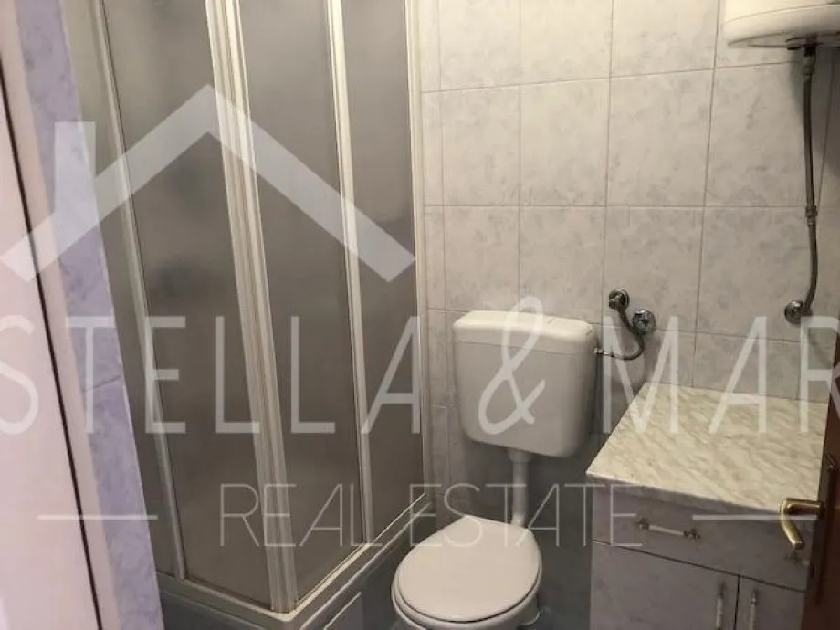 ljubač ; kuća sa tri apartmana ; pogled na more ! - slika 7