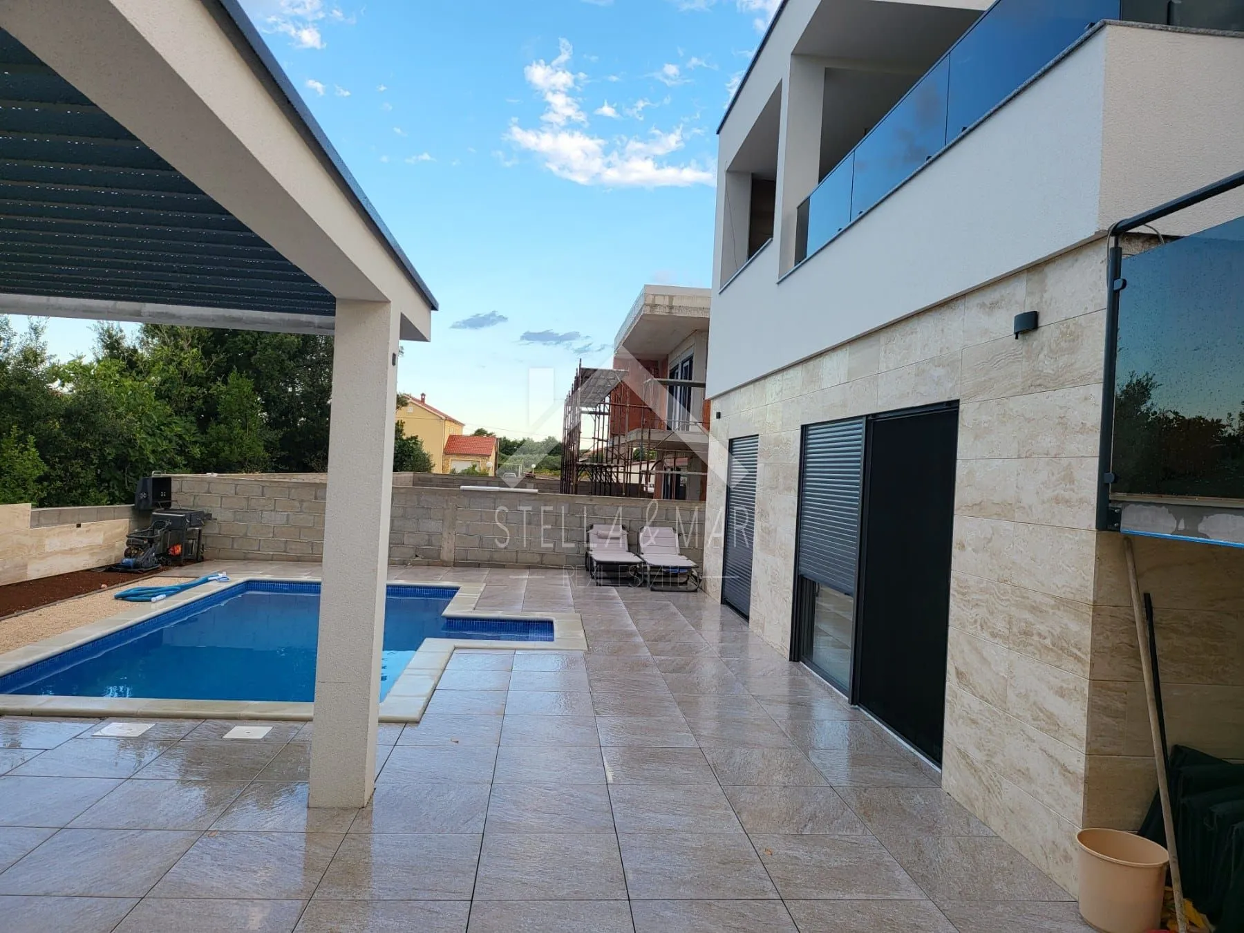 luksuzna villa sa bazenom u centru - vir - slika 12