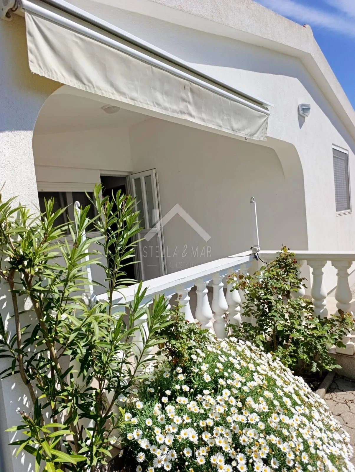 prizemnica + studio apartman i garaža, 50m od mora -vir - slika 8