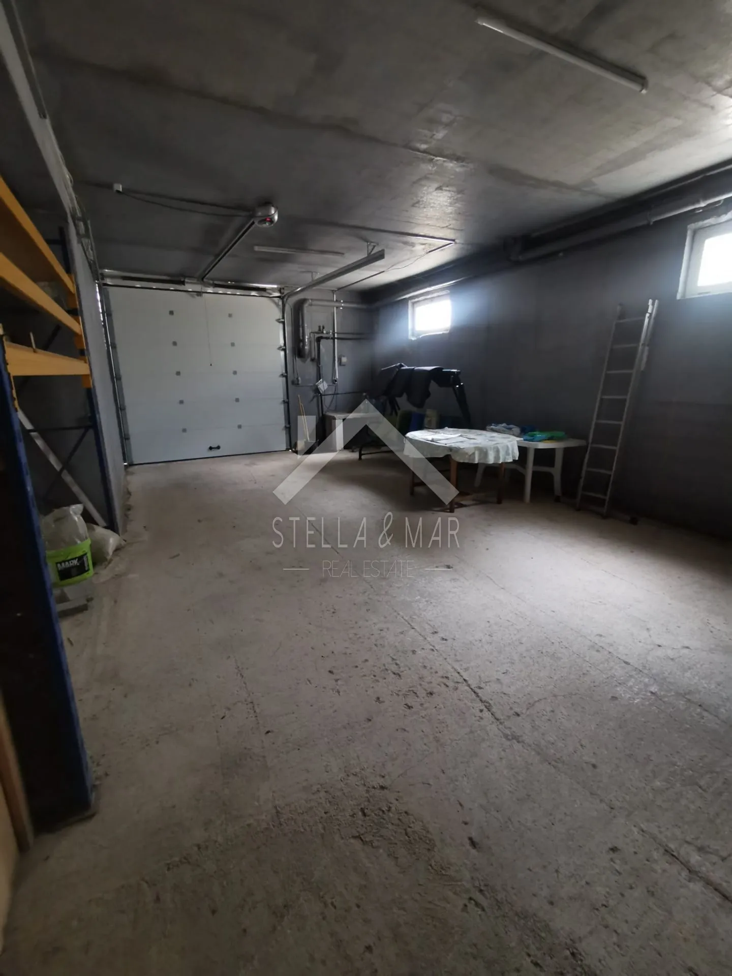 kuća sa 5 apartmana, garaža, podrum - vir, centar - slika 46