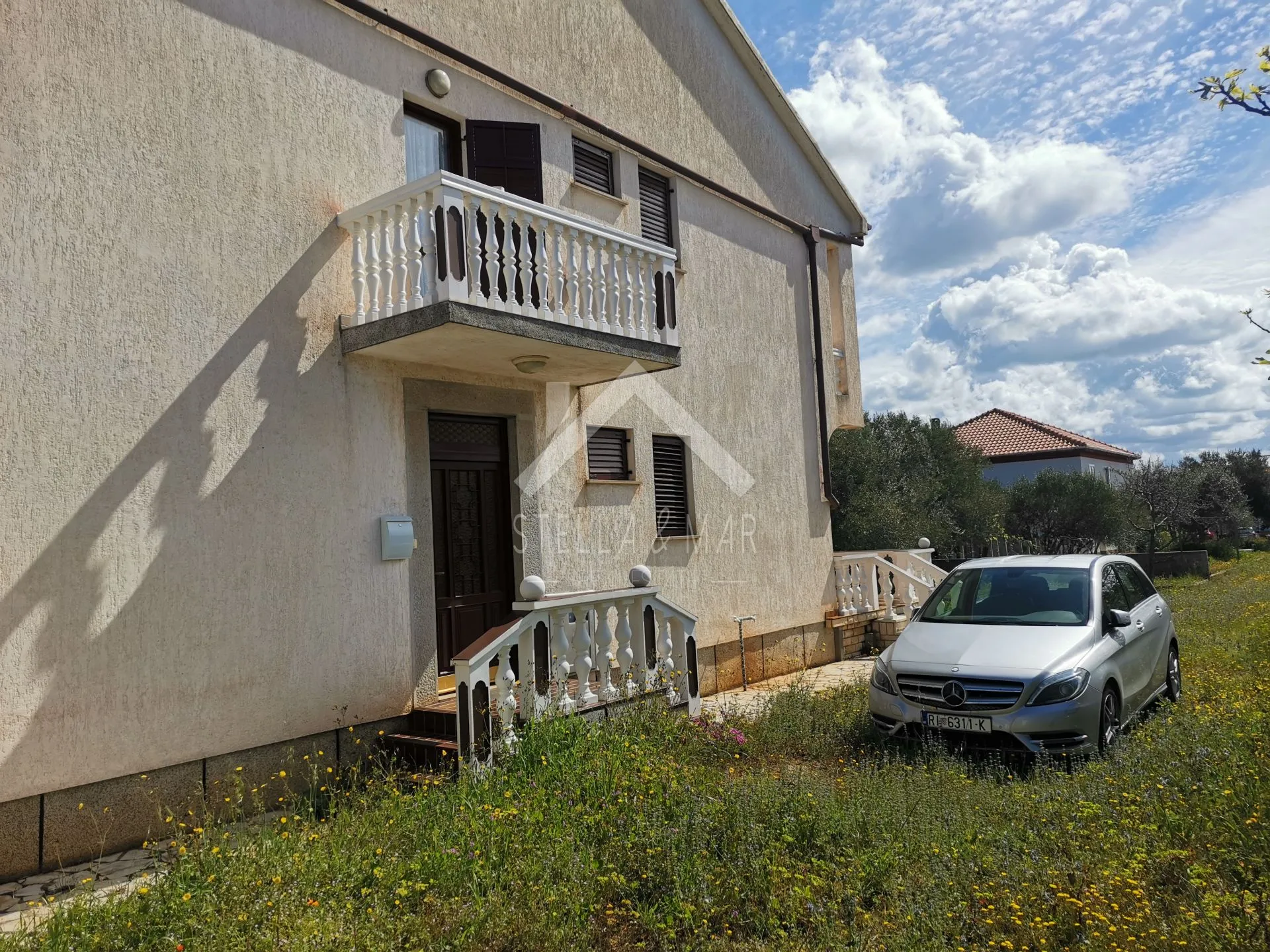 kuća sa dva četverosobna stana, garaža, velika okućnica - vir, centar - slika 61