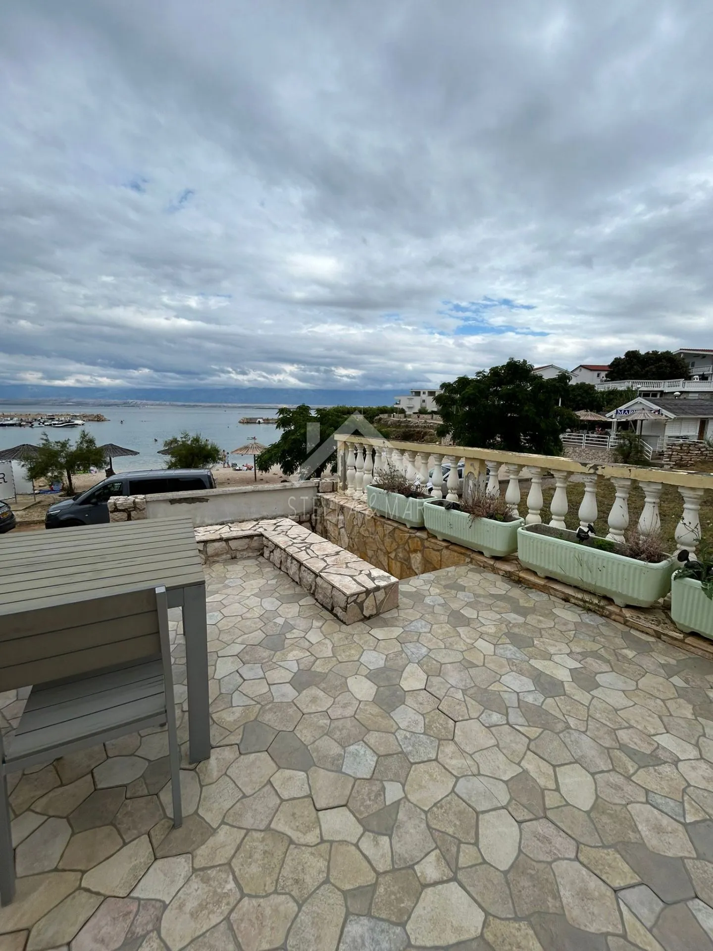 kuća sa dva apartmana, prvi red do mora - vir - slika 4