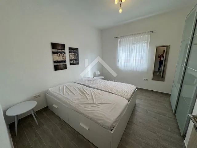 prekrasna kuća sa bazenom - rtina - slika 35