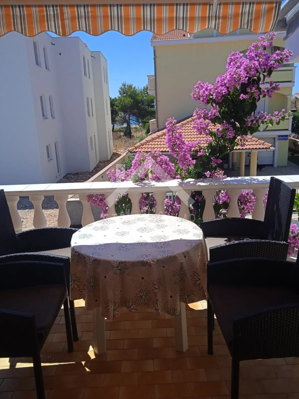 kuća sa 4 apartmana 80m od mora - slika 16