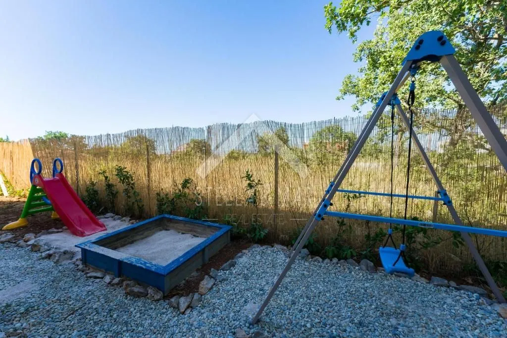 vila sa bazenom - zaton - slika 39