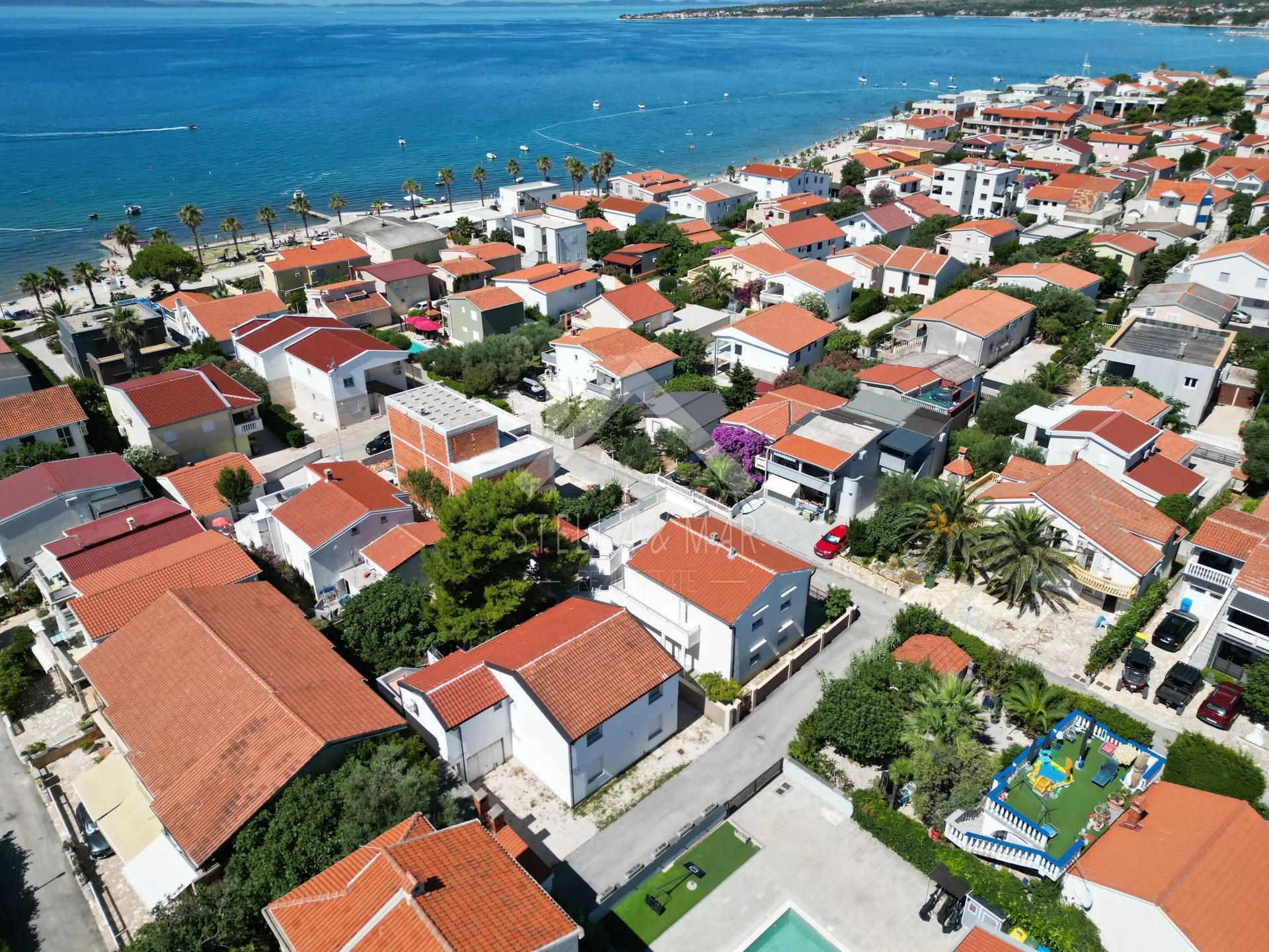samostojeća kuća sa 4 apartmana, blizina mora - vir - slika 8