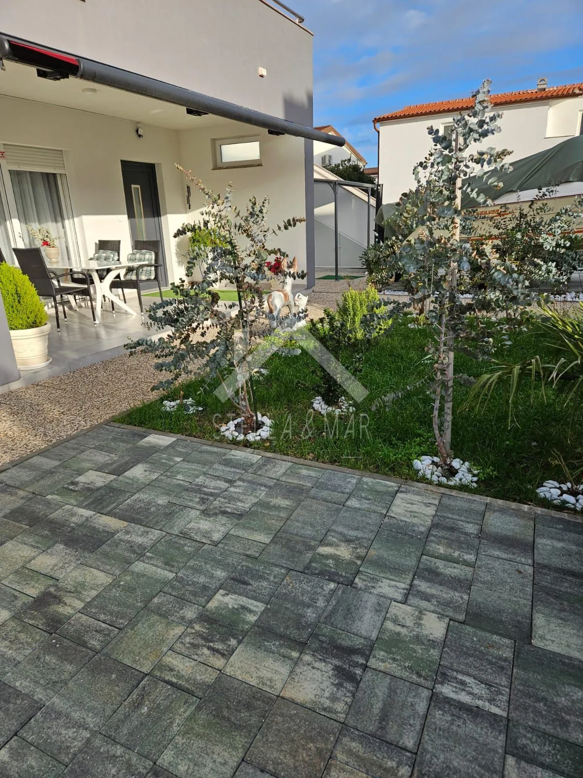 prizemlje kuće sa dva apartmana - vir - slika 17