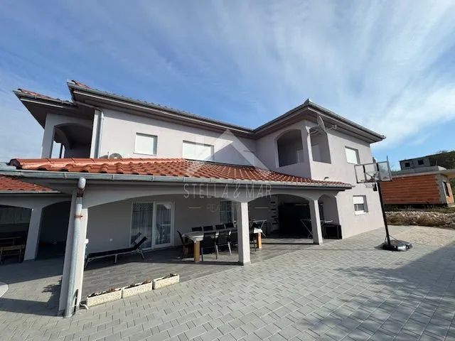prekrasna kuća sa bazenom - rtina - slika 4