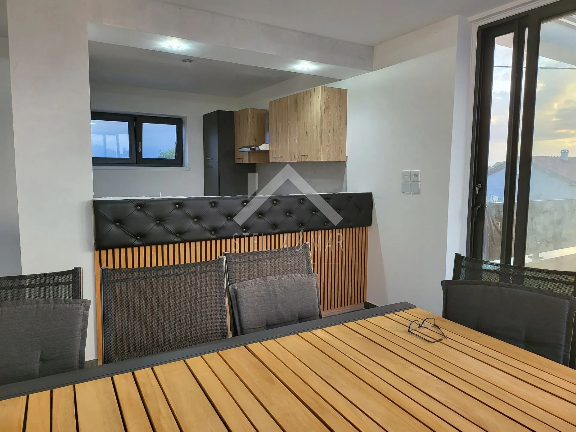 luksuzna villa sa bazenom u centru - vir - slika 2