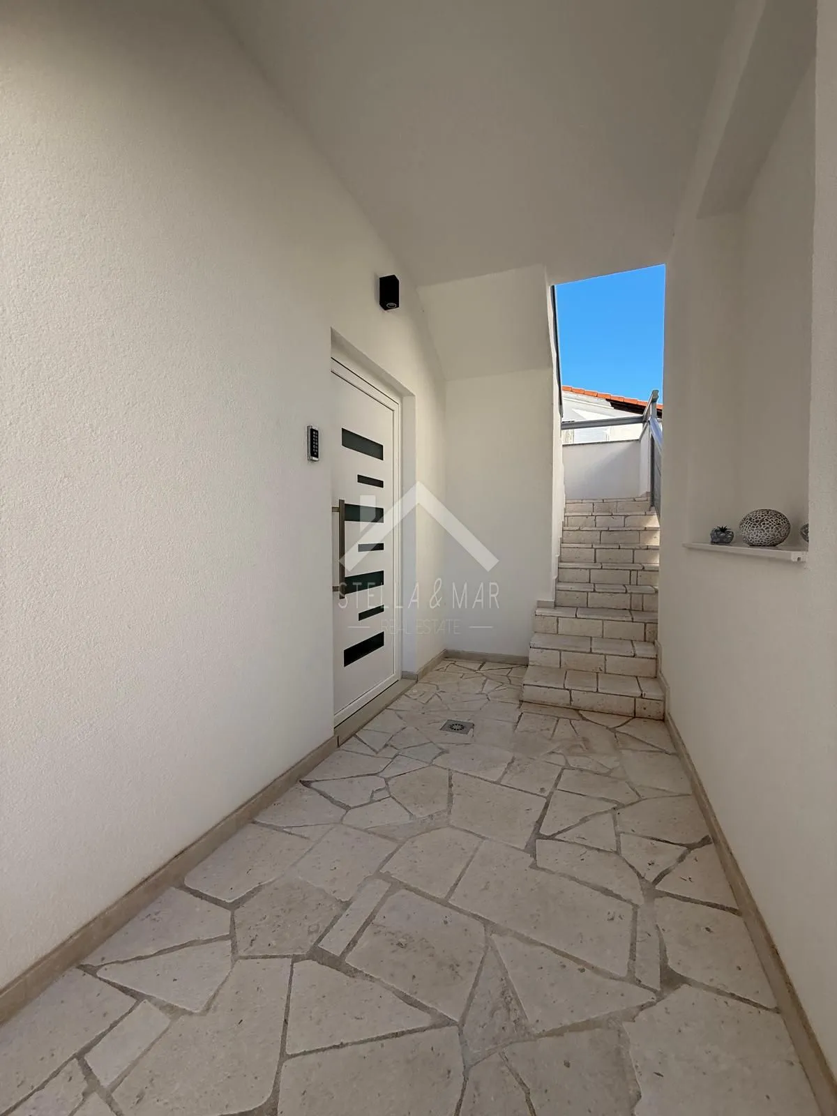 prekrasna kuća sa 3 apartmana - vir - slika 23