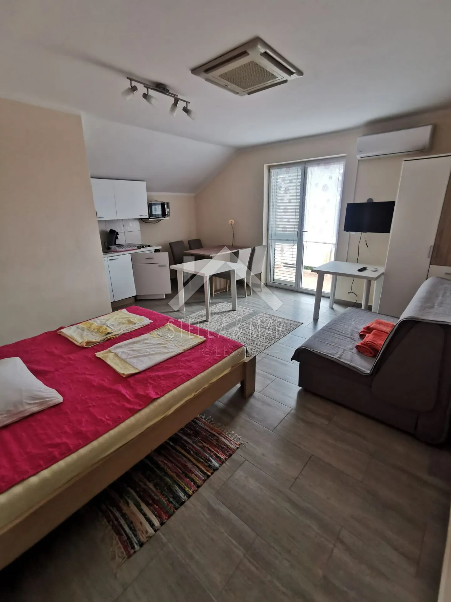 kuća sa 5 apartmana, garaža, podrum - vir, centar - slika 29