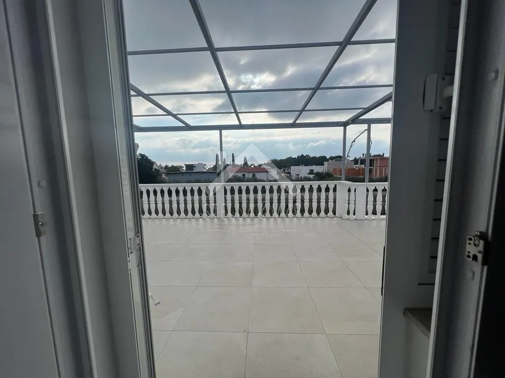 kuća sa 4 apartmana sa pogledom na more - vir - slika 40