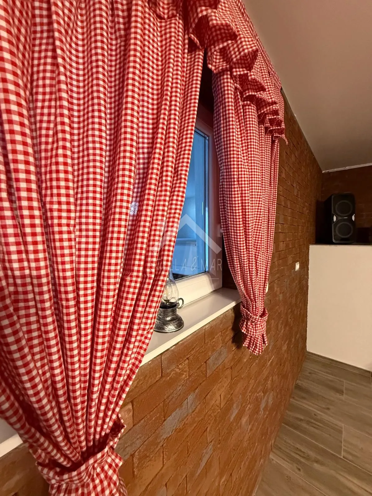 prekrasna kuća sa 3 apartmana - vir - slika 4