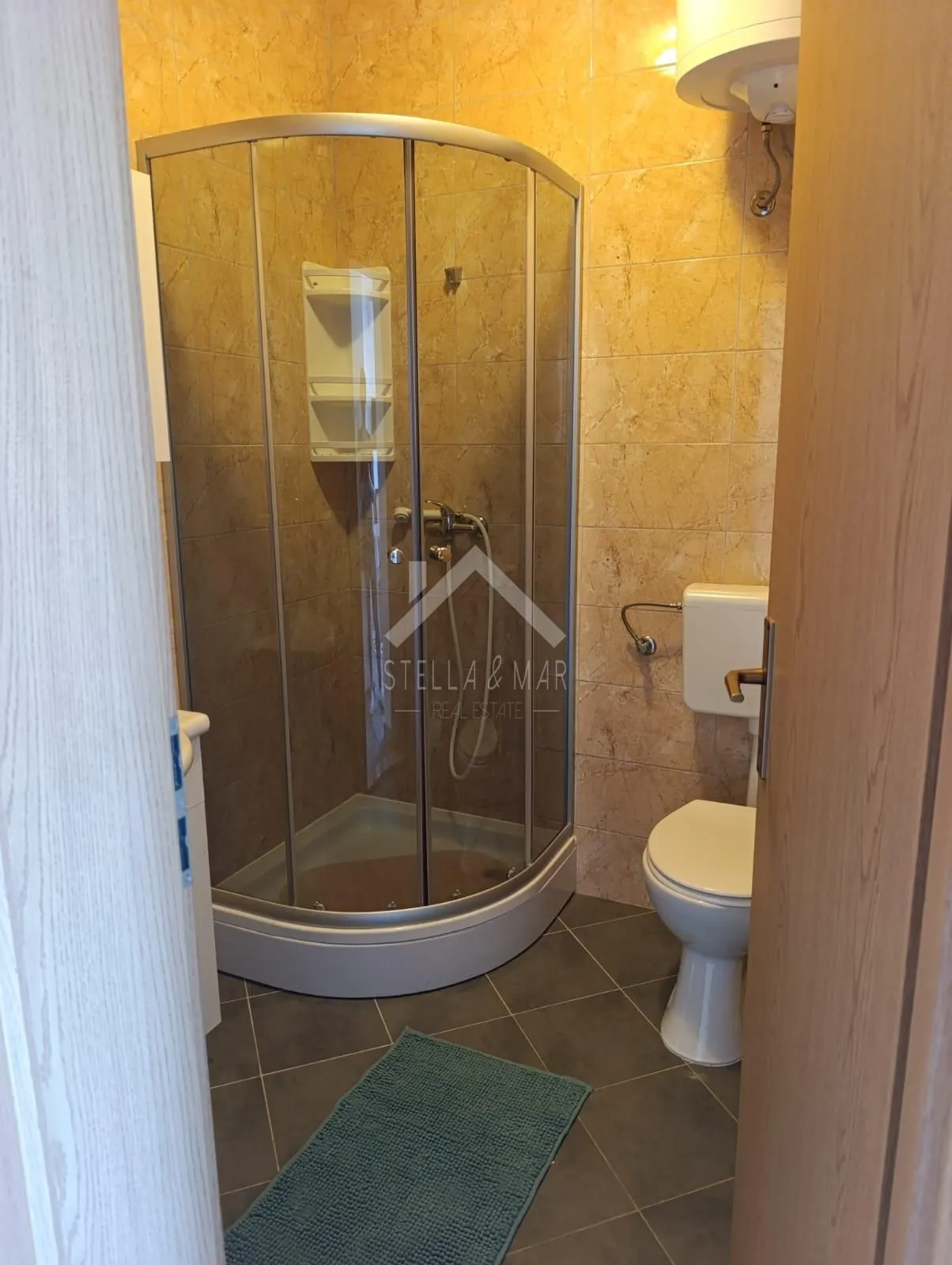 kuća sa 4 apartmana i bazenom - vir - slika 28