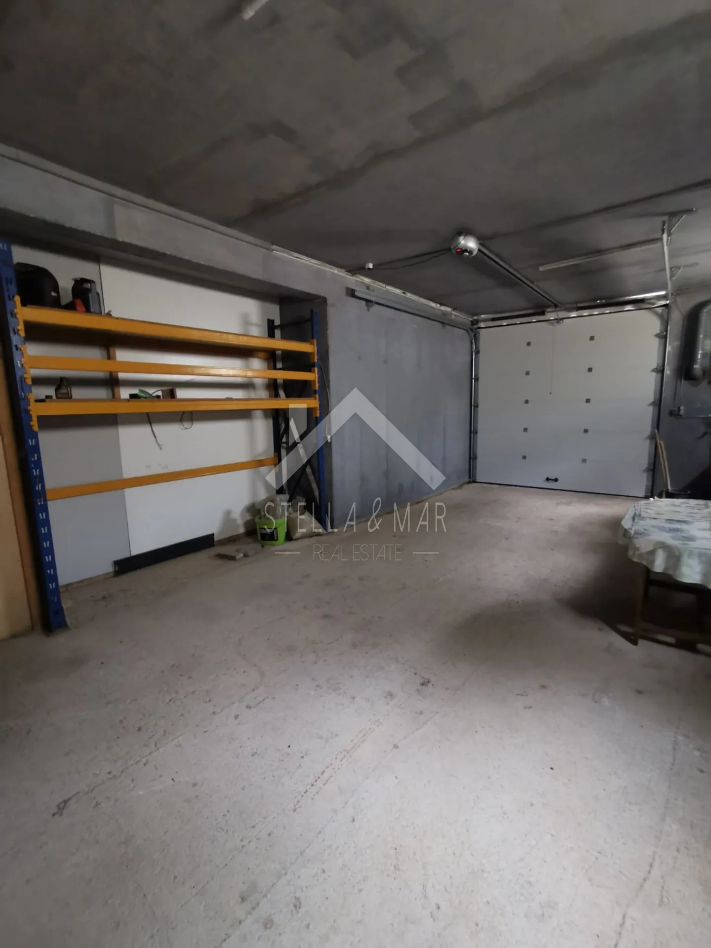 kuća sa 5 apartmana, garaža, podrum - vir, centar - slika 47