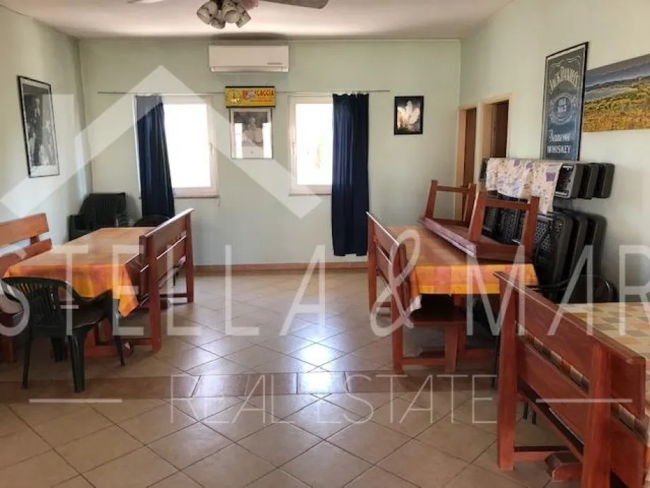 ljubač ; kuća sa tri apartmana ; pogled na more ! - slika 6