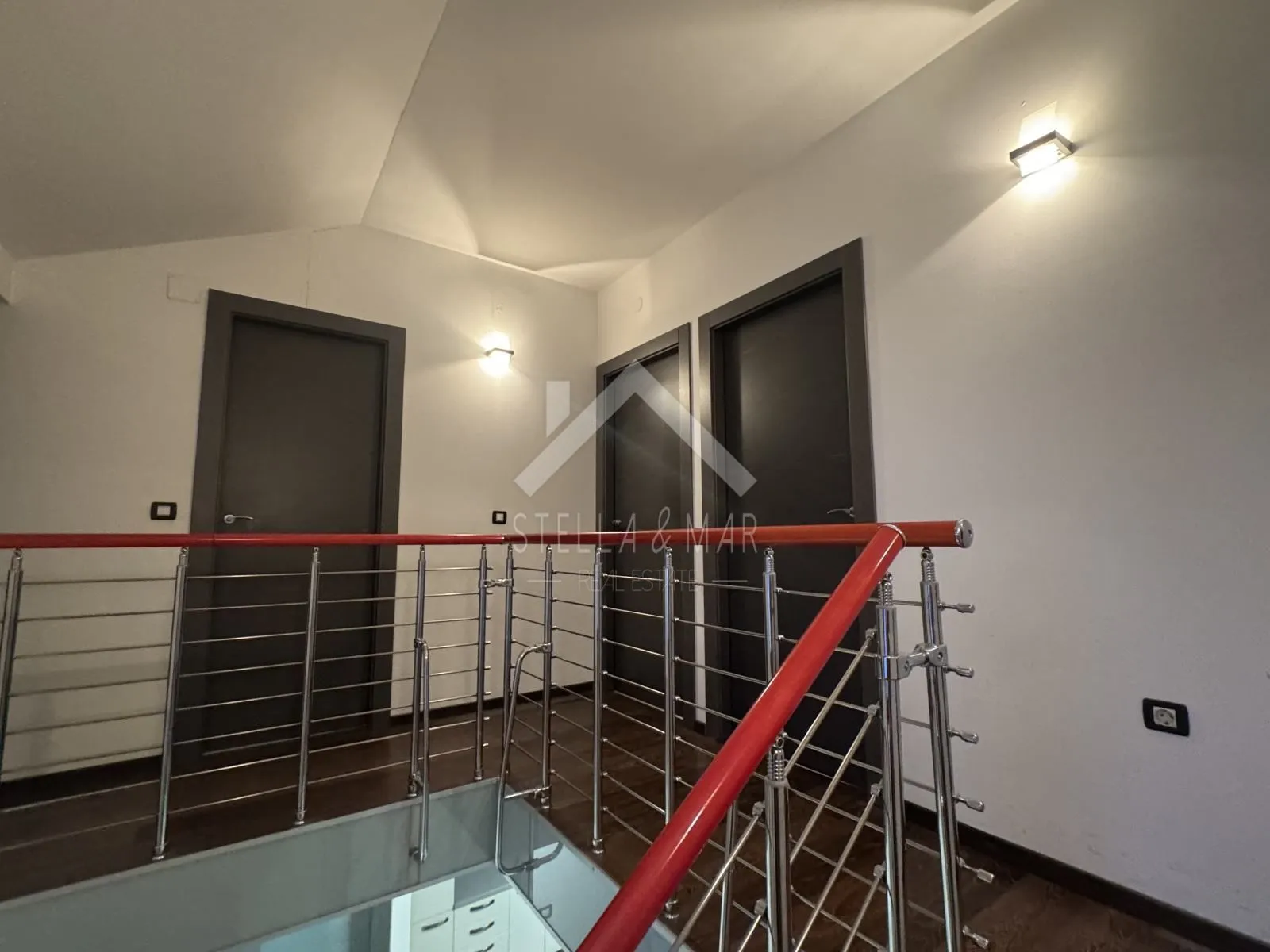 kuća sa garažom u centru otoka - vir - slika 7