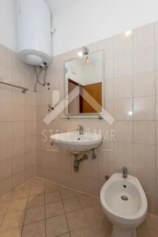 apartmanska kuća, velika okućnica 80m do mora - privlaka - slika 29
