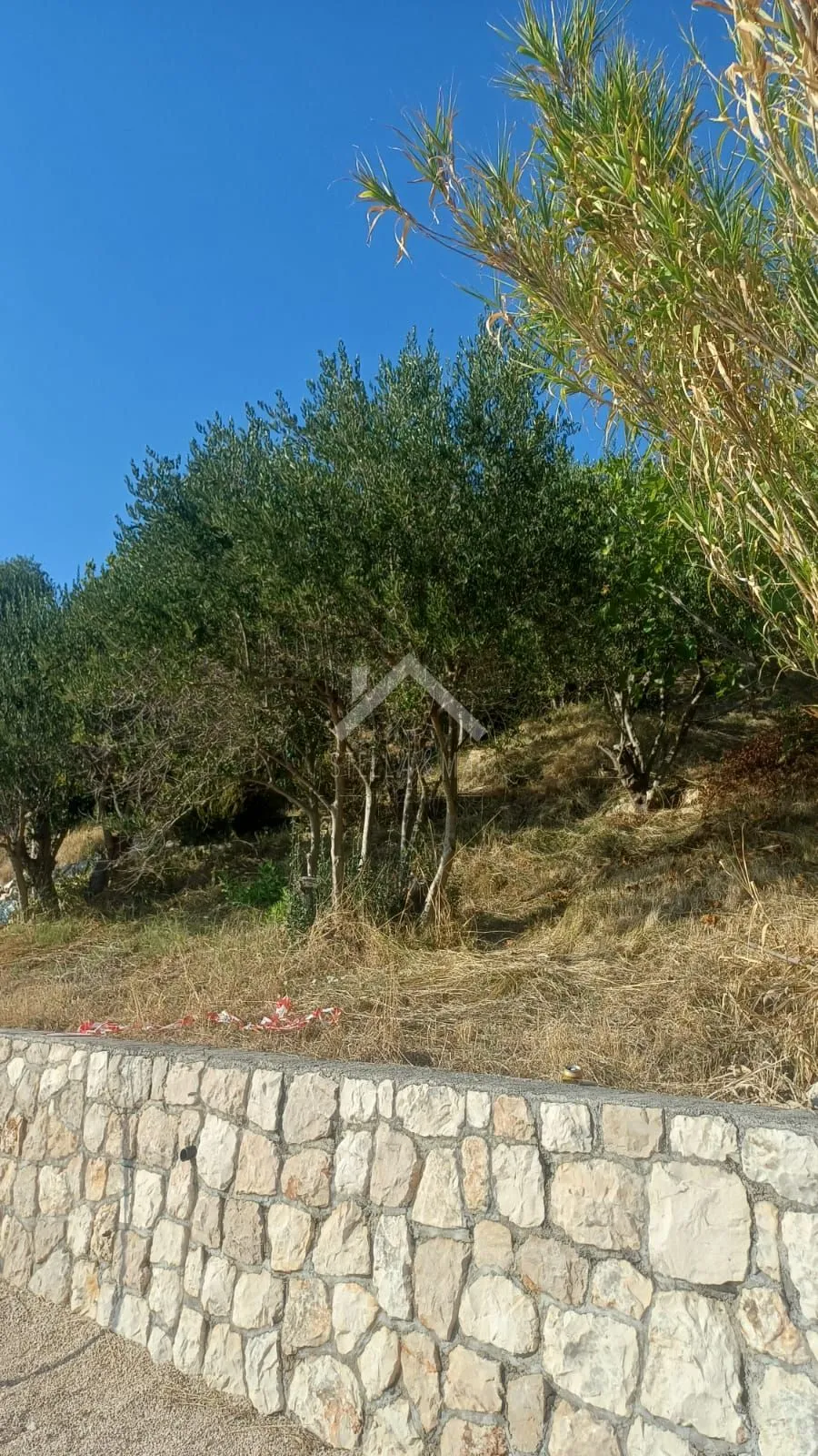 kuća i zemljište prvi red uz more - rtina - slika 17