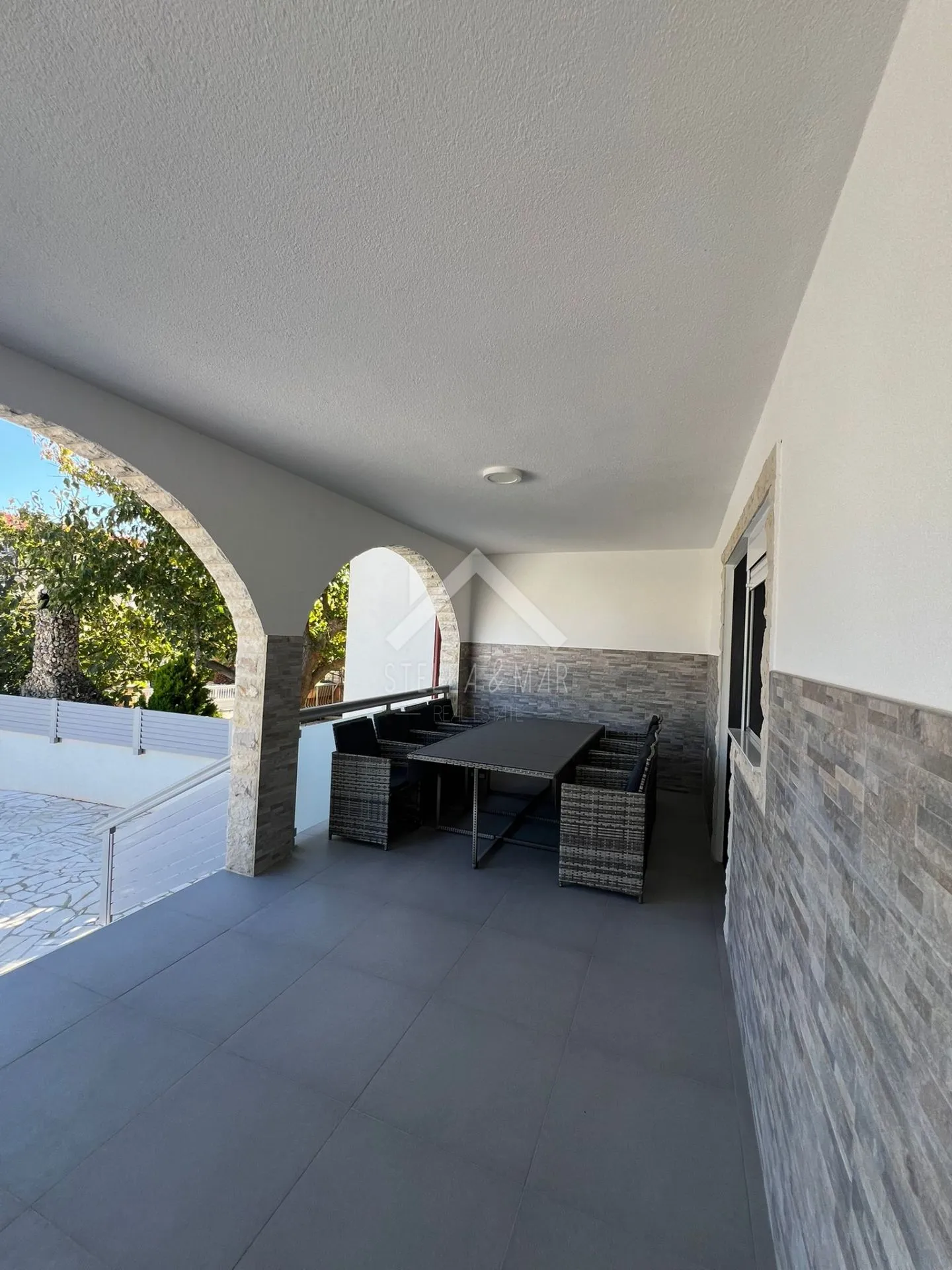 prekrasna kuća sa 3 apartmana - vir - slika 16